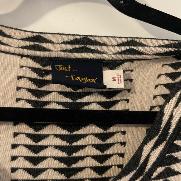 Just Taylor Sweater Dress (M) - Picture 2 of 3